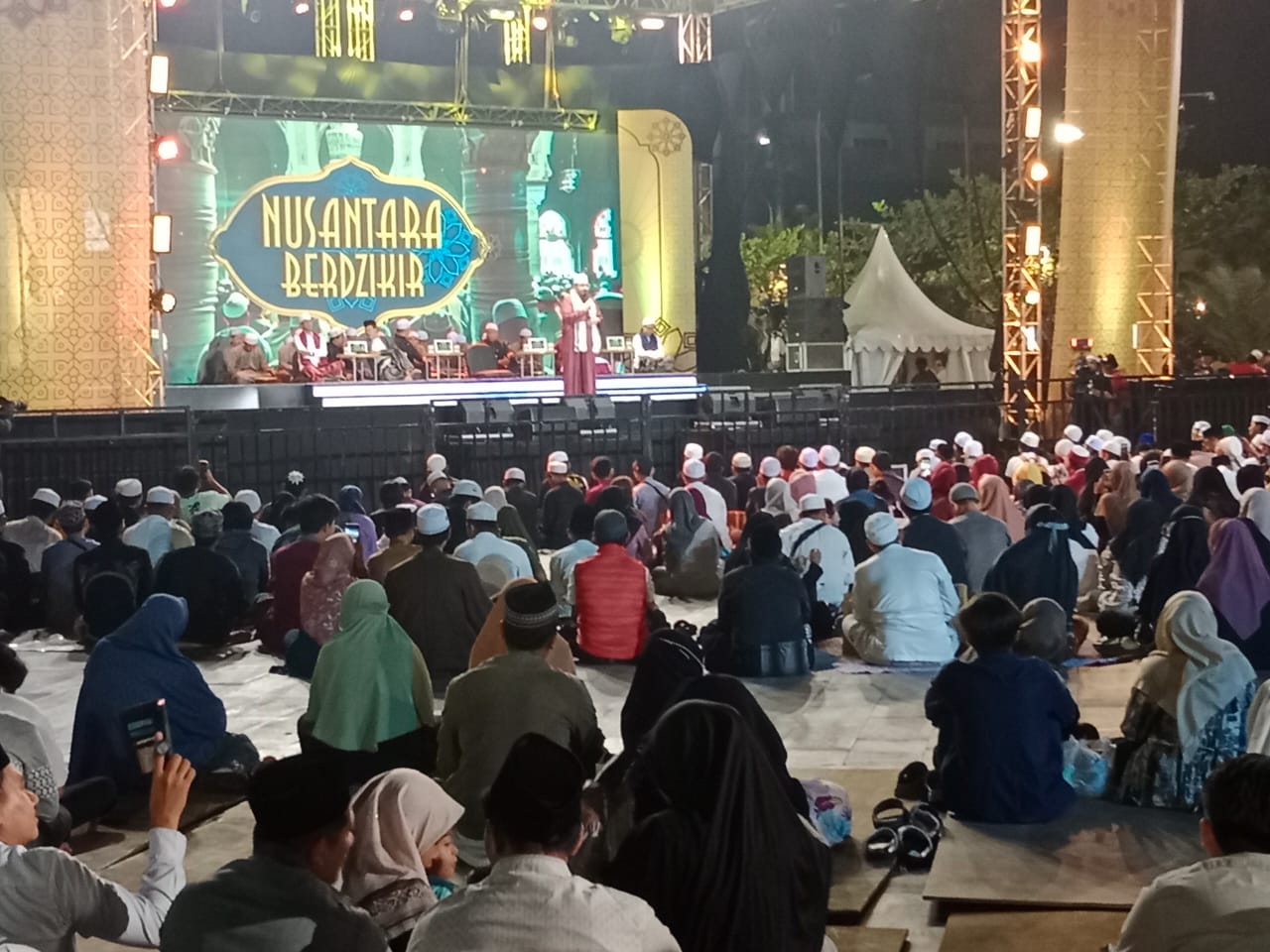 nusantara berdzikir menjadi momentum untuk mendoakan para pahlawan yang telah berjuang merebut dan m